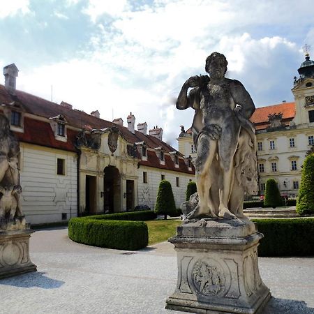 Hotel Hubertus Valtice Extérieur photo