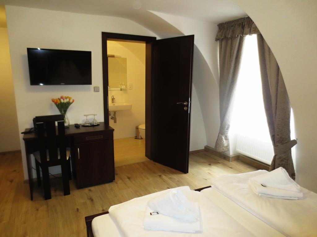 Hotel Hubertus Valtice Chambre photo