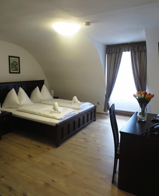 Hotel Hubertus Valtice Chambre photo