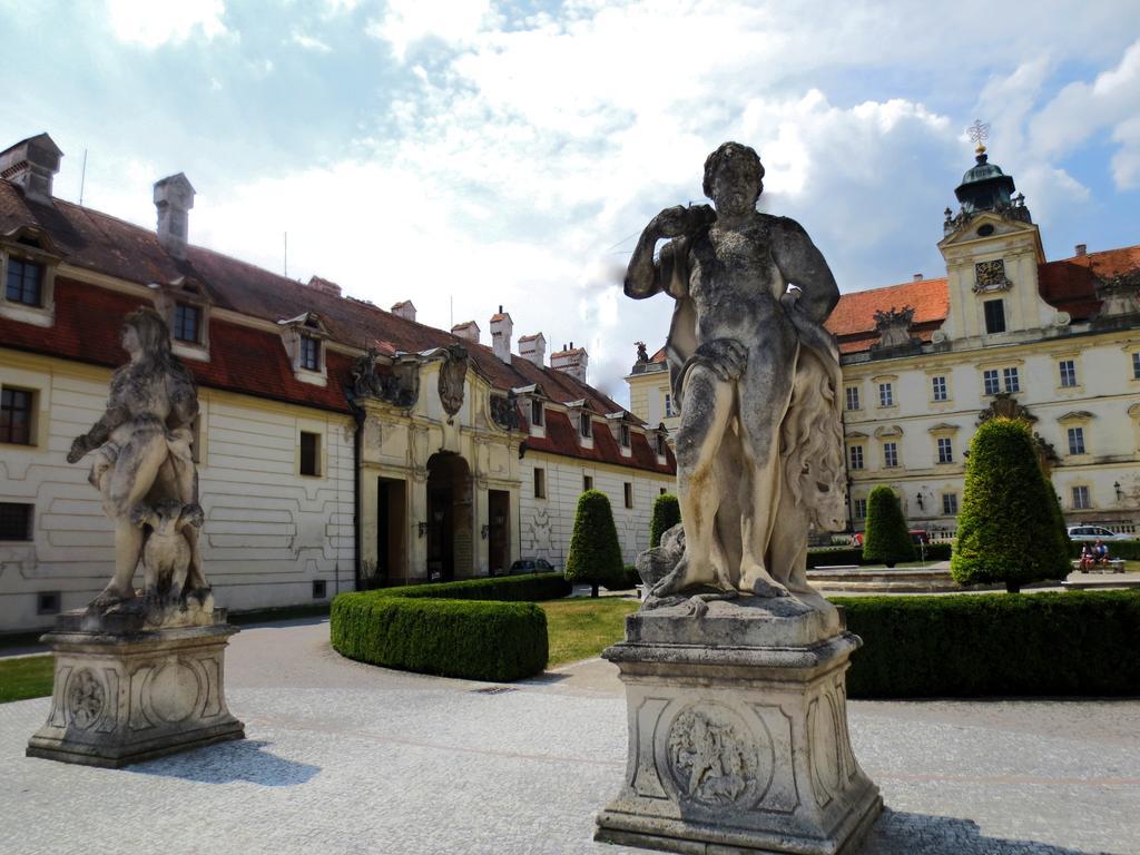 Hotel Hubertus Valtice Extérieur photo