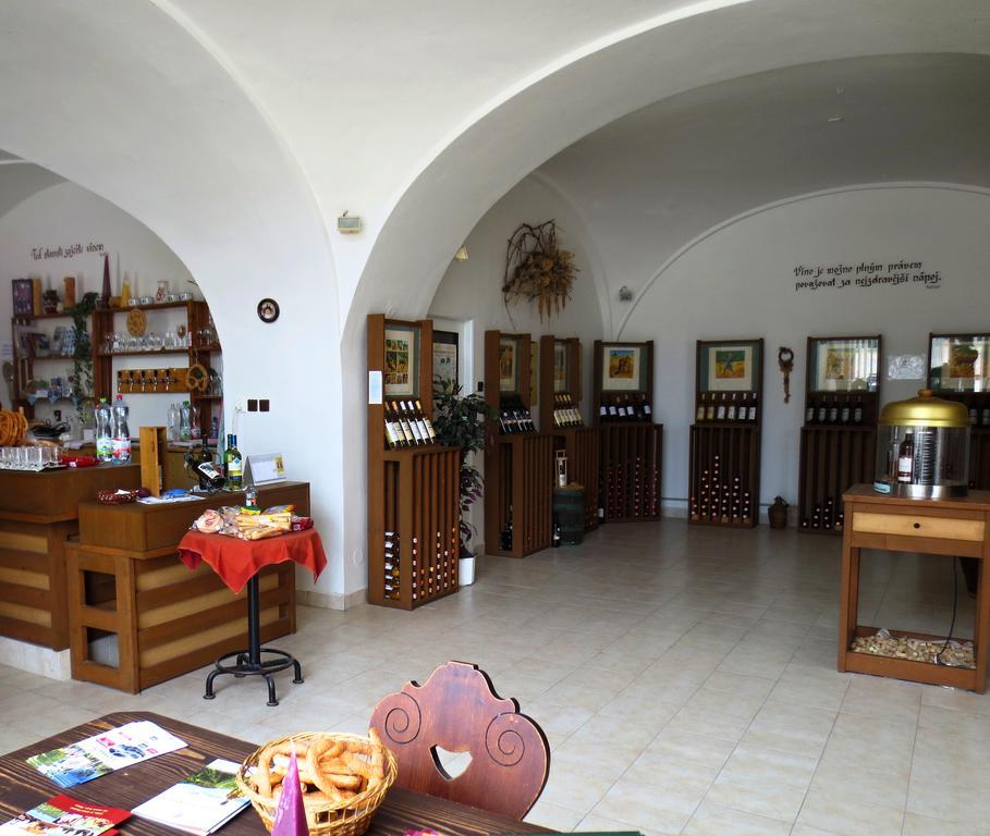 Hotel Hubertus Valtice Extérieur photo
