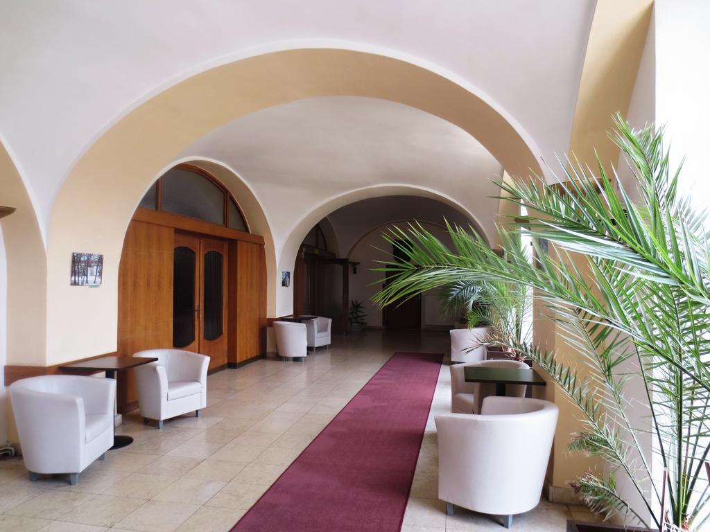 Hotel Hubertus Valtice Extérieur photo
