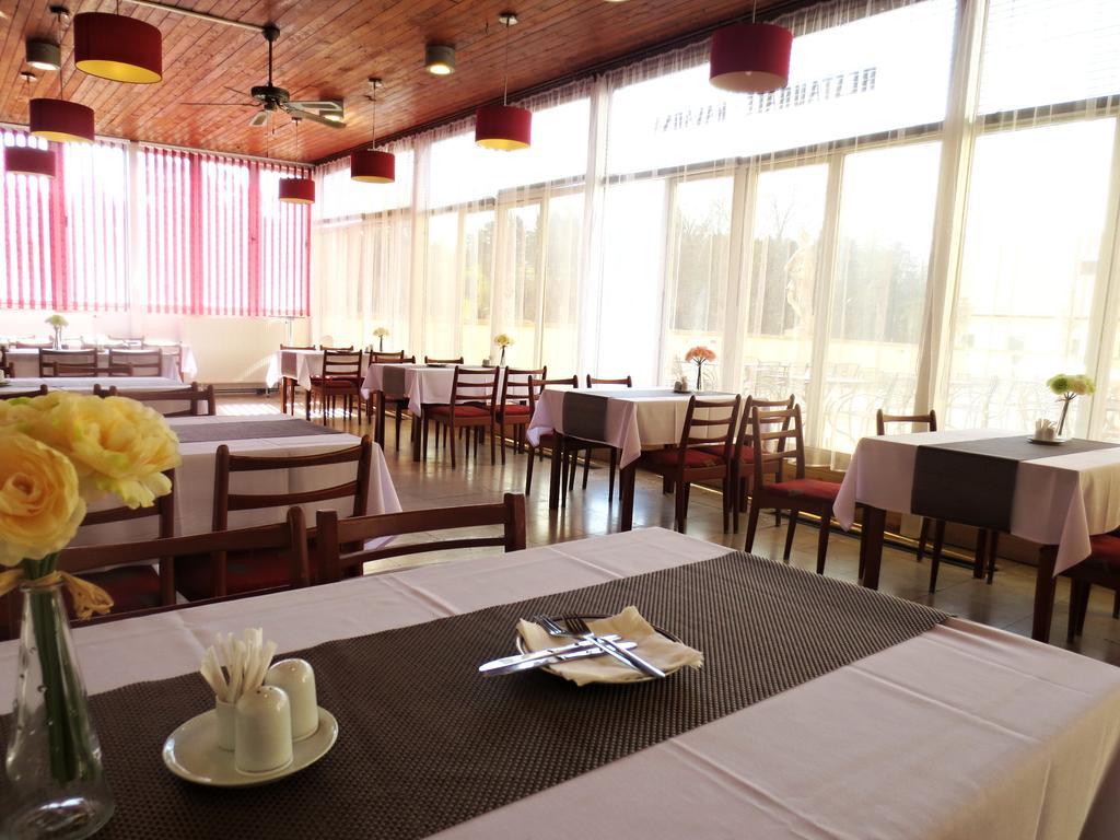 Hotel Hubertus Valtice Extérieur photo