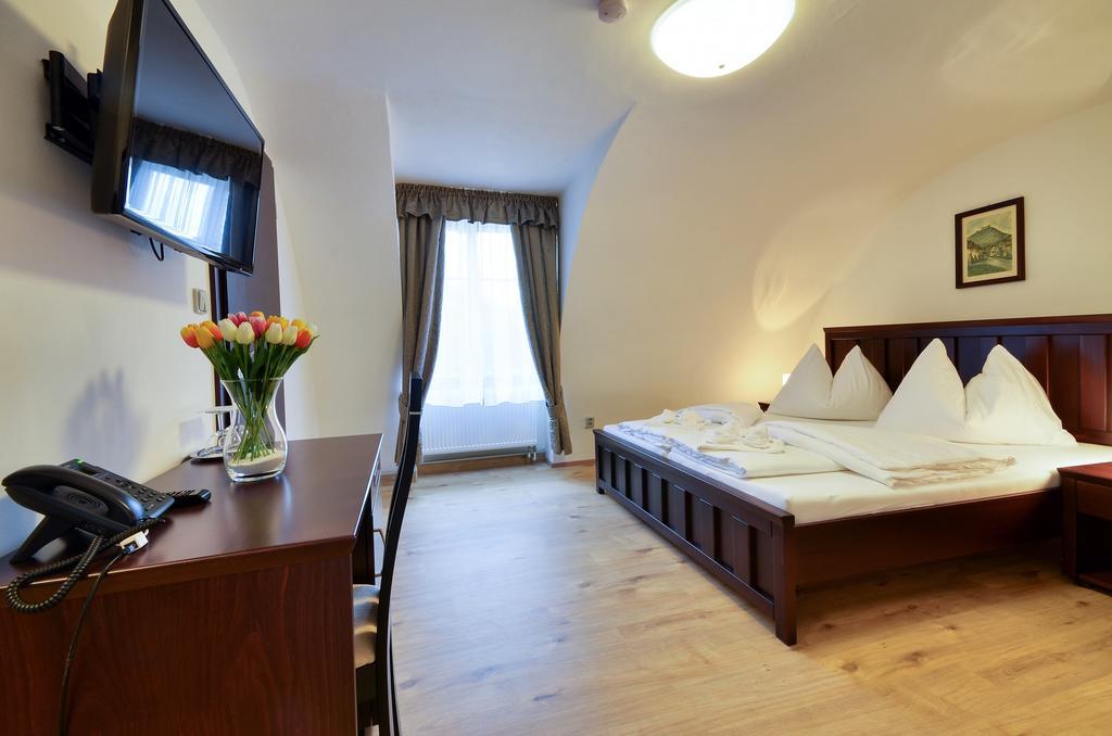 Hotel Hubertus Valtice Extérieur photo