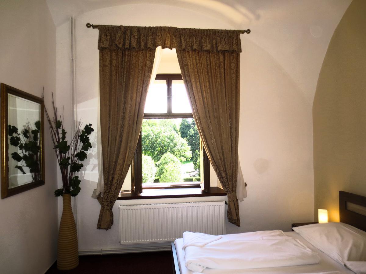 Hotel Hubertus Valtice Extérieur photo