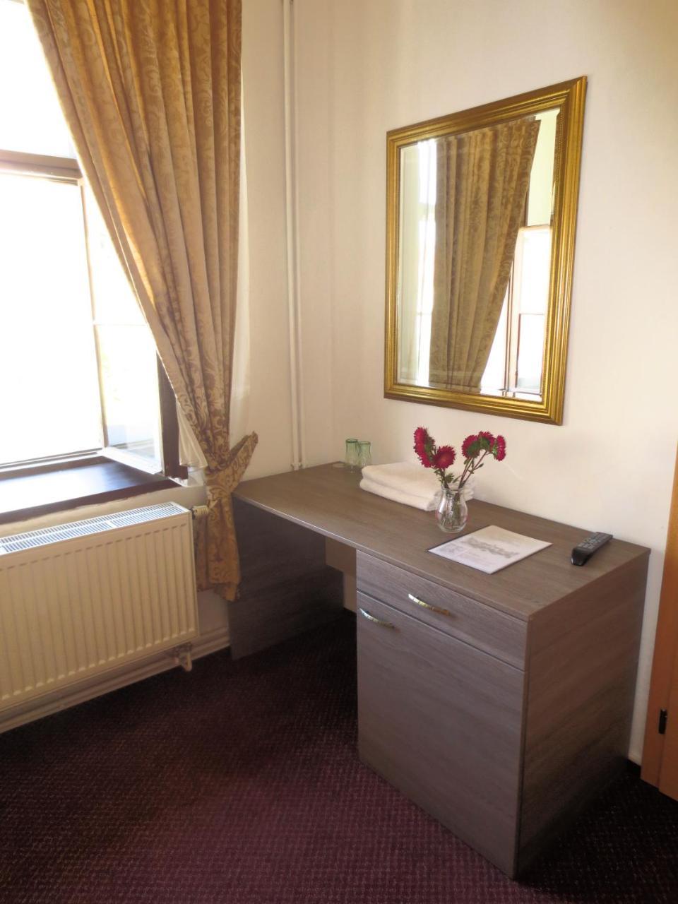 Hotel Hubertus Valtice Extérieur photo